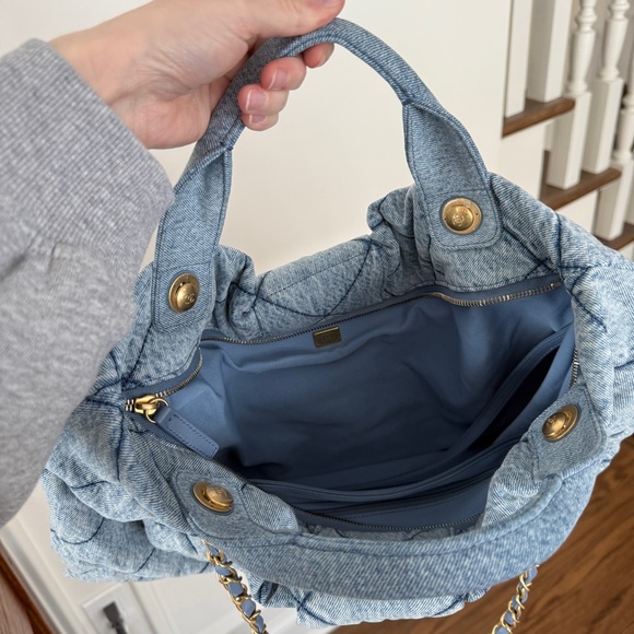 Chanel Washed Denim Bow Bag Zipper Tote Fall Winter 2025/2026 - Picture 6 of 15